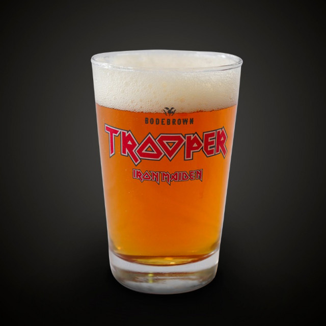 Copo de cerveja Iron Maiden Trooper Brasil IPA